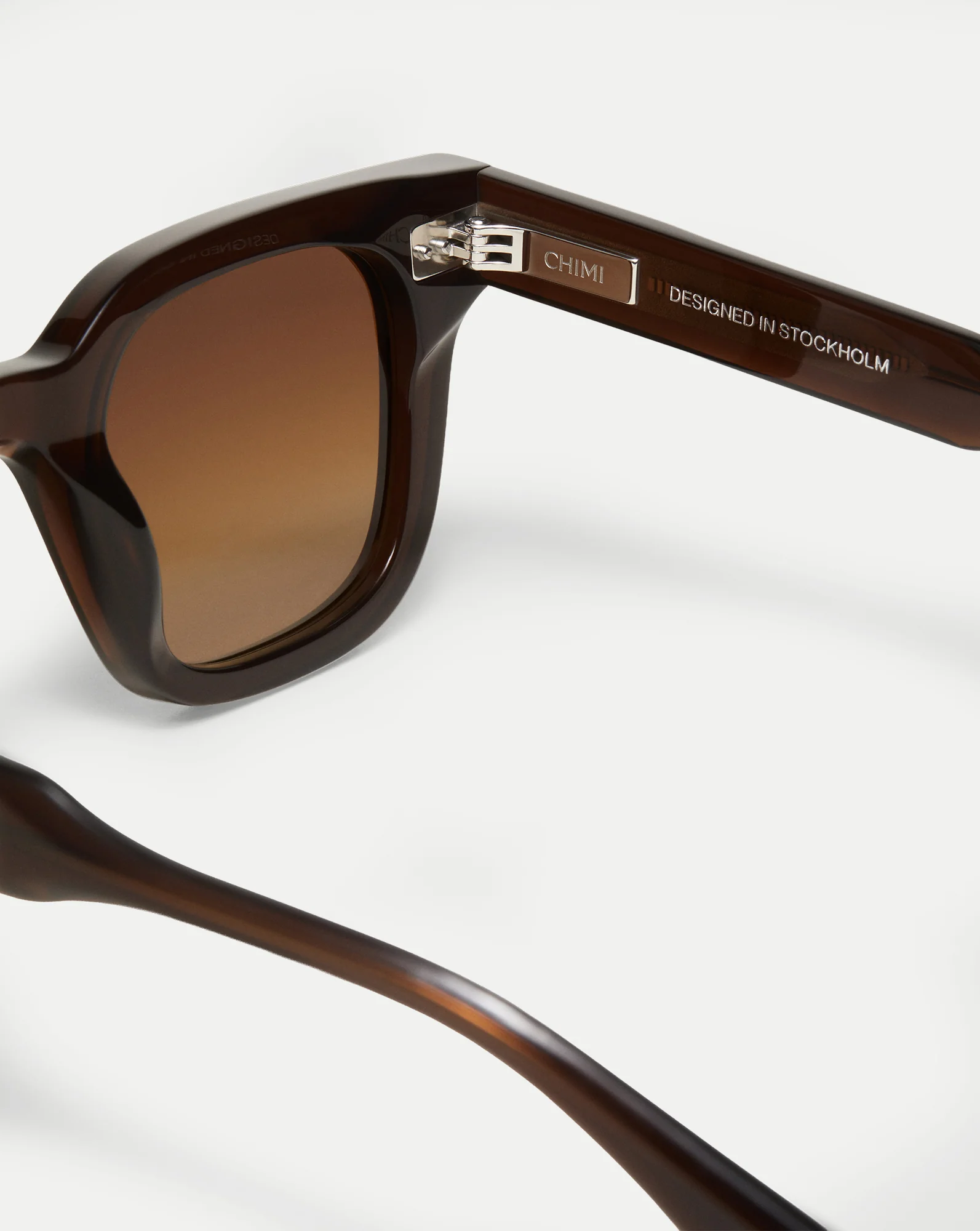 04 Square Sunglasses - Image 3