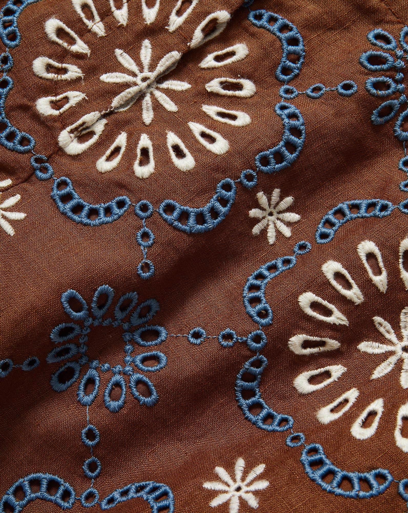 Allen Linen Eyelet Short - Image 4