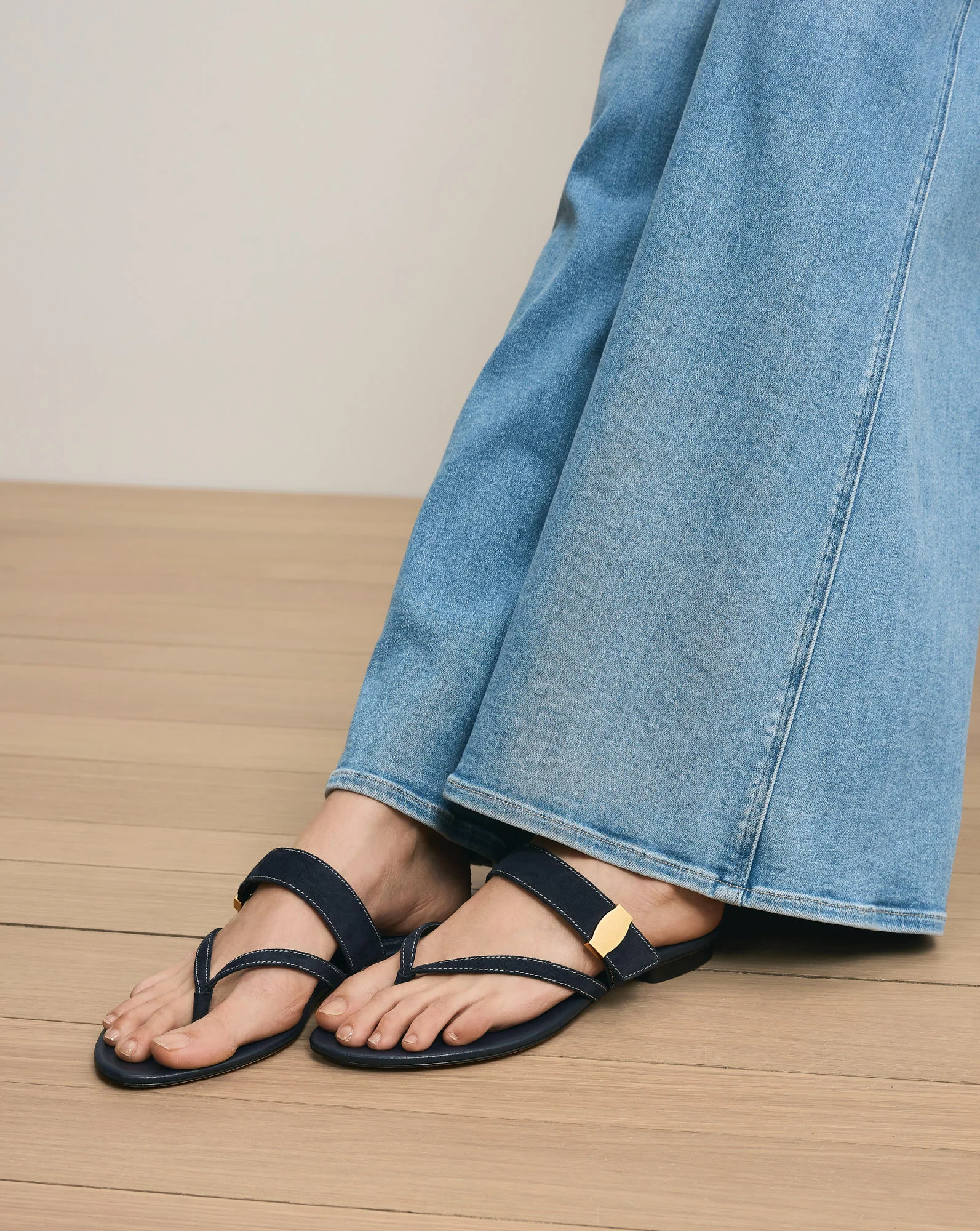 Salva Dash Flat Sandal - Image 2